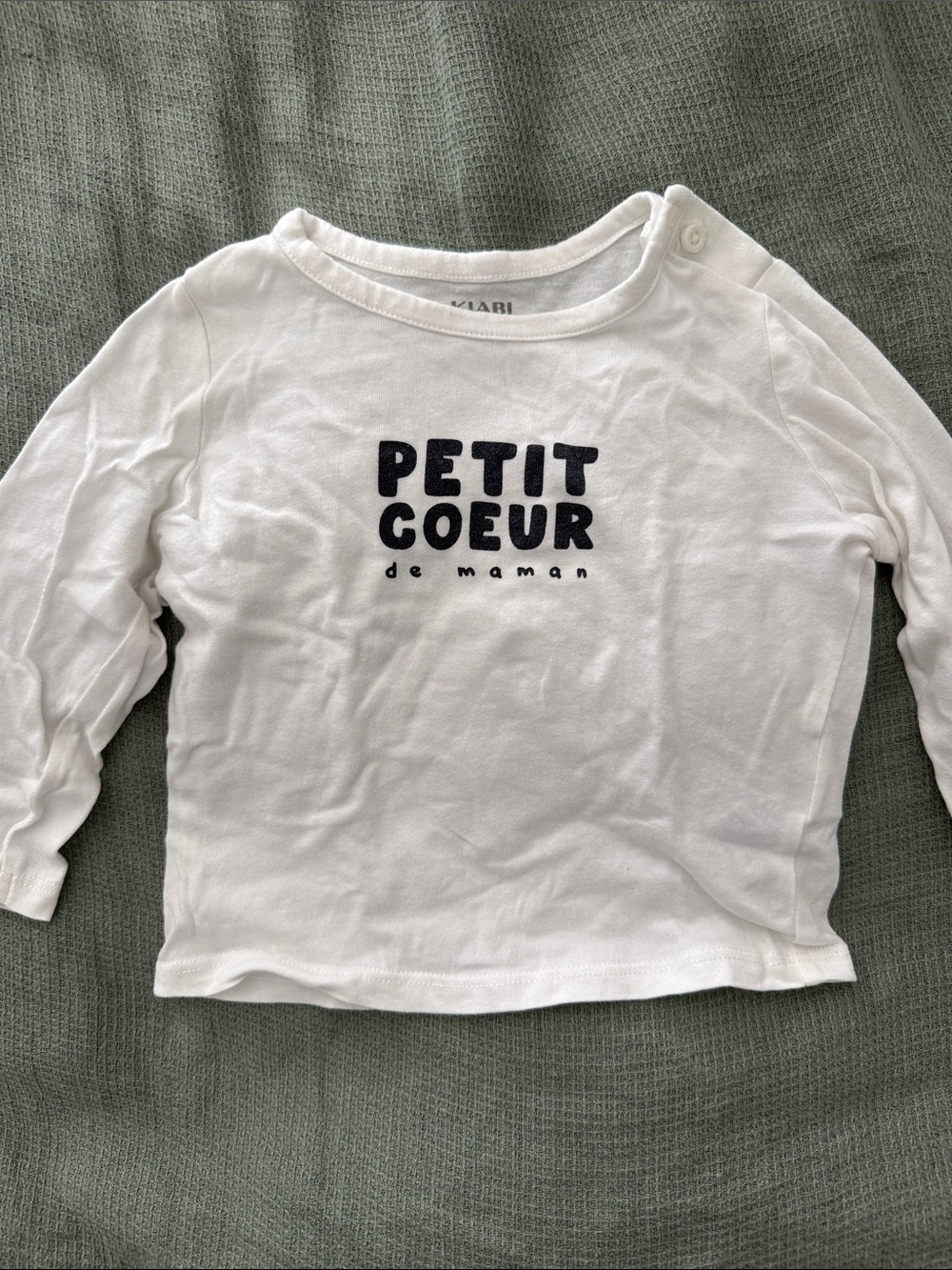 White 'Petit Coeur' Long Sleeve Baby Tee by Kiabi